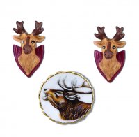 2 Deer Heads & Commemorative Plate
